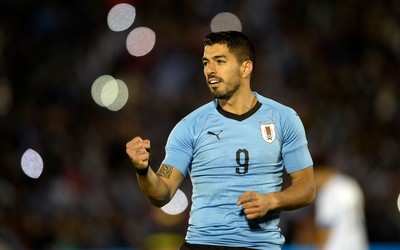 亿德电竞快讯-C罗训练中加练任意球到天黑