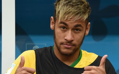 亿德电竞精华-从边路到中路坎塞洛无处不在