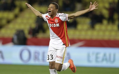 亿德电竞精华-埃尔维迪任意球助攻绝杀比赛